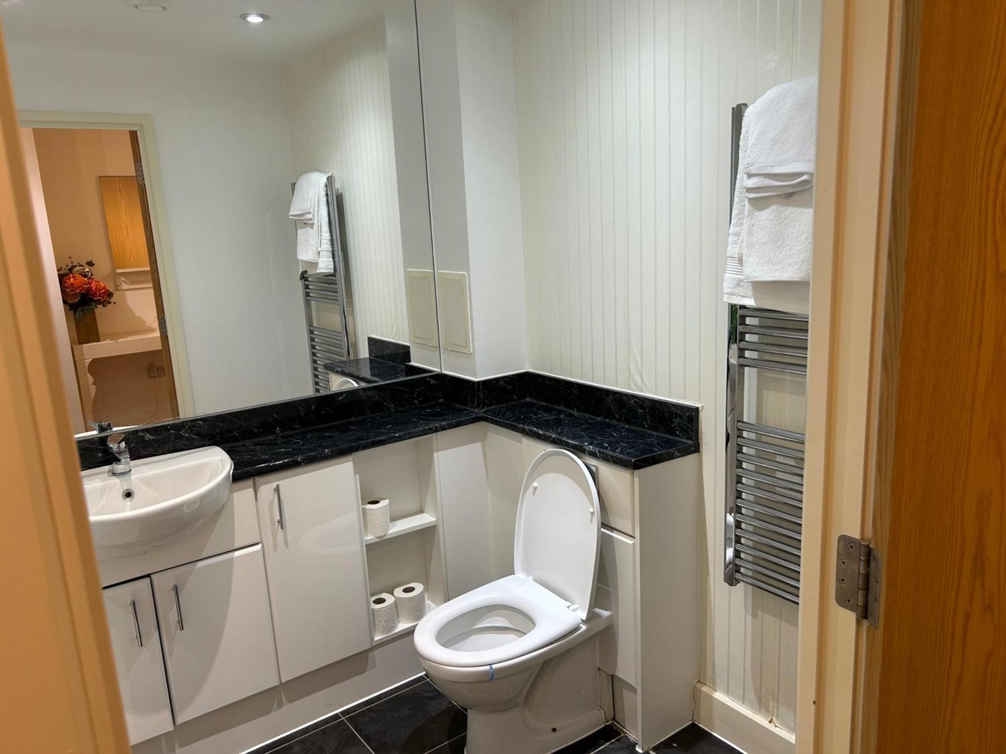 1-bed Sleeps 4 To Shops & Transport Appartement *