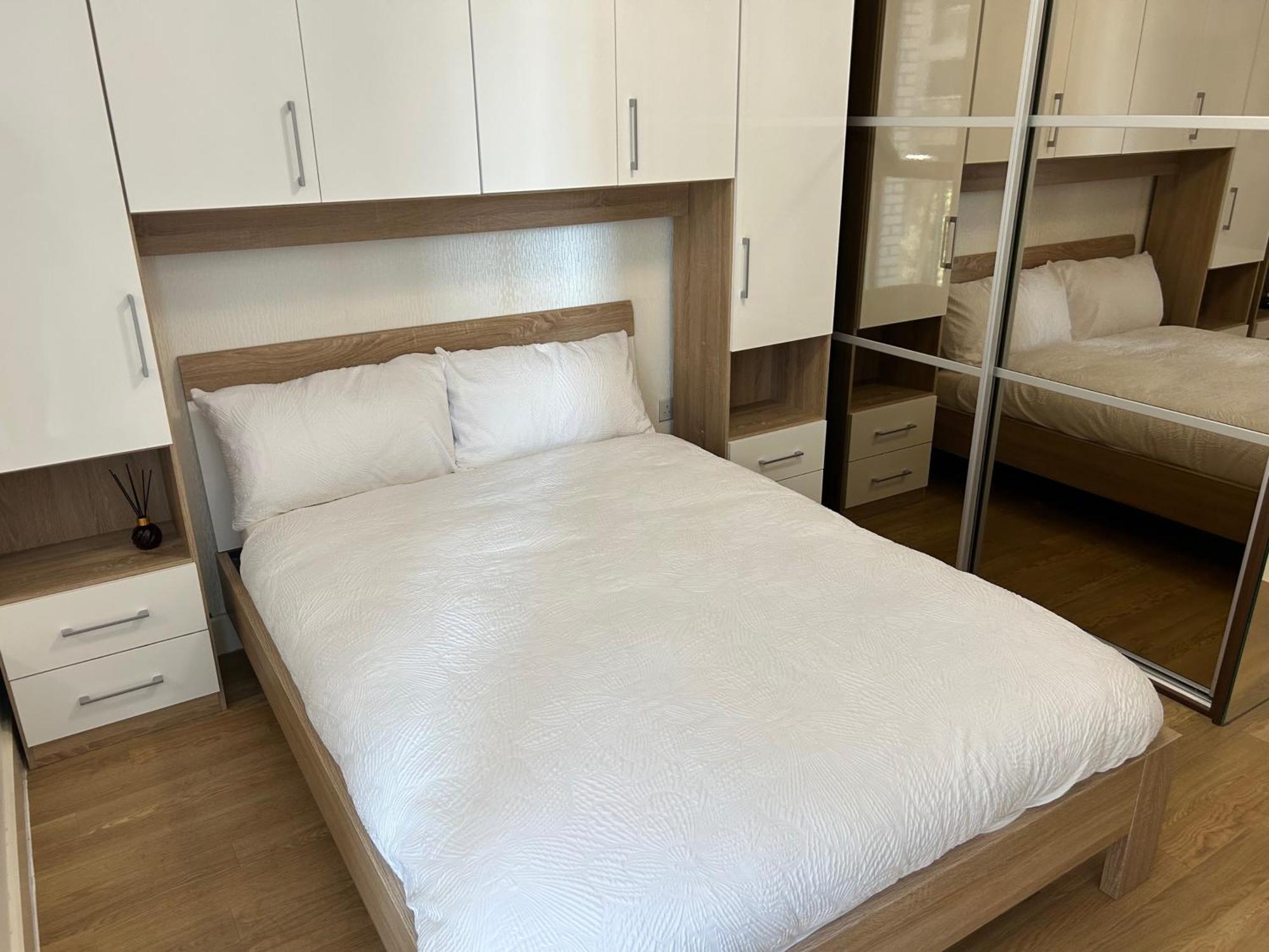 1-bed Sleeps 4 To Shops & Transport Londres