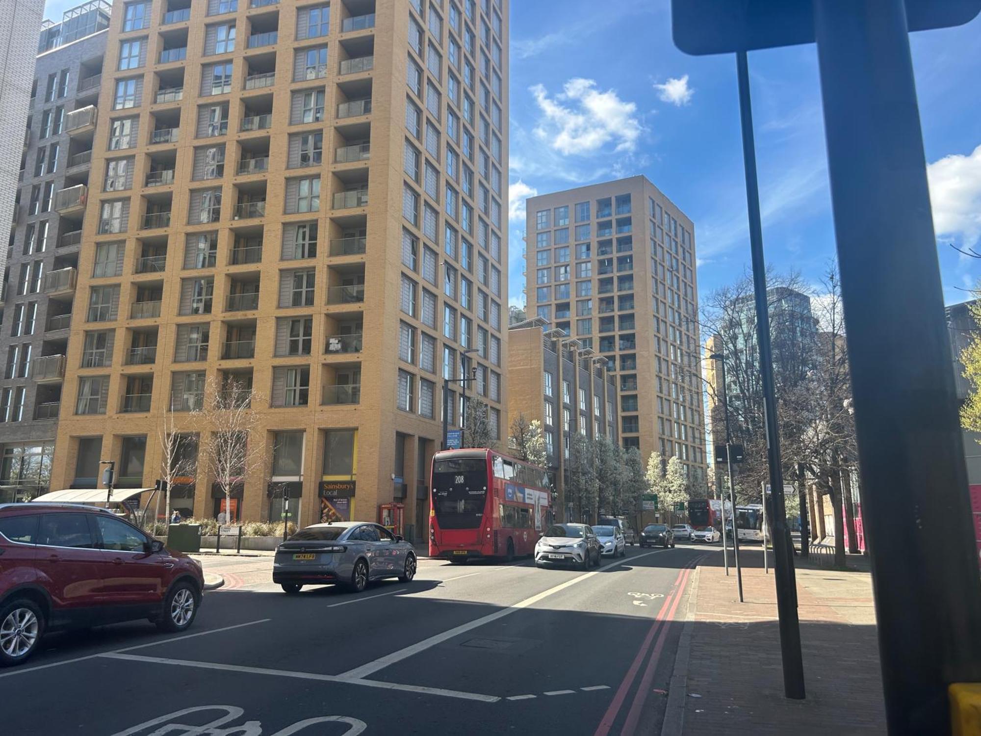 Apartment 1-bed Sleeps 4 To Shops & Transport *
