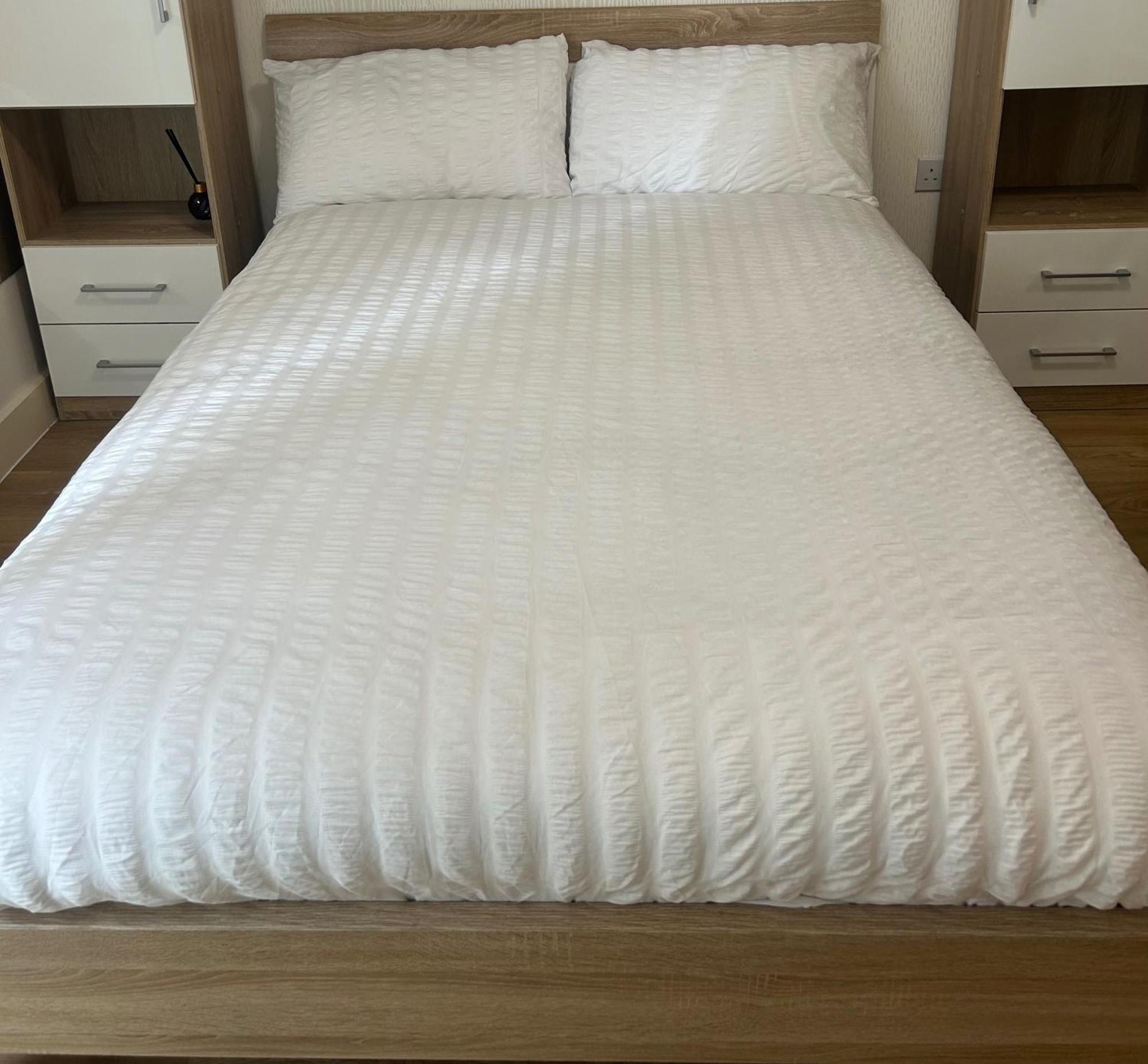 1-bed Sleeps 4 To Shops & Transport * Londres