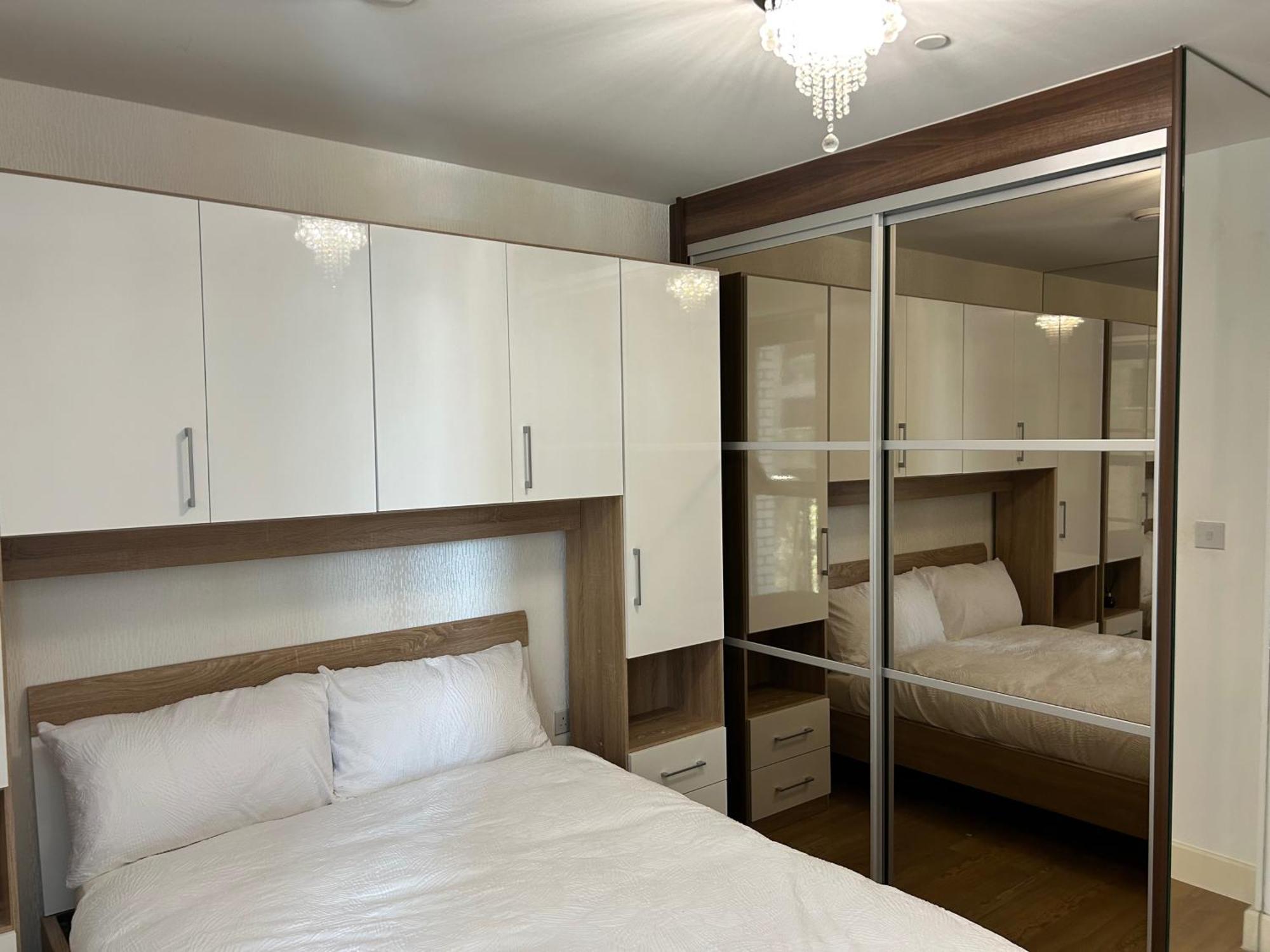 Appartement 1-bed Sleeps 4 To Shops & Transport *