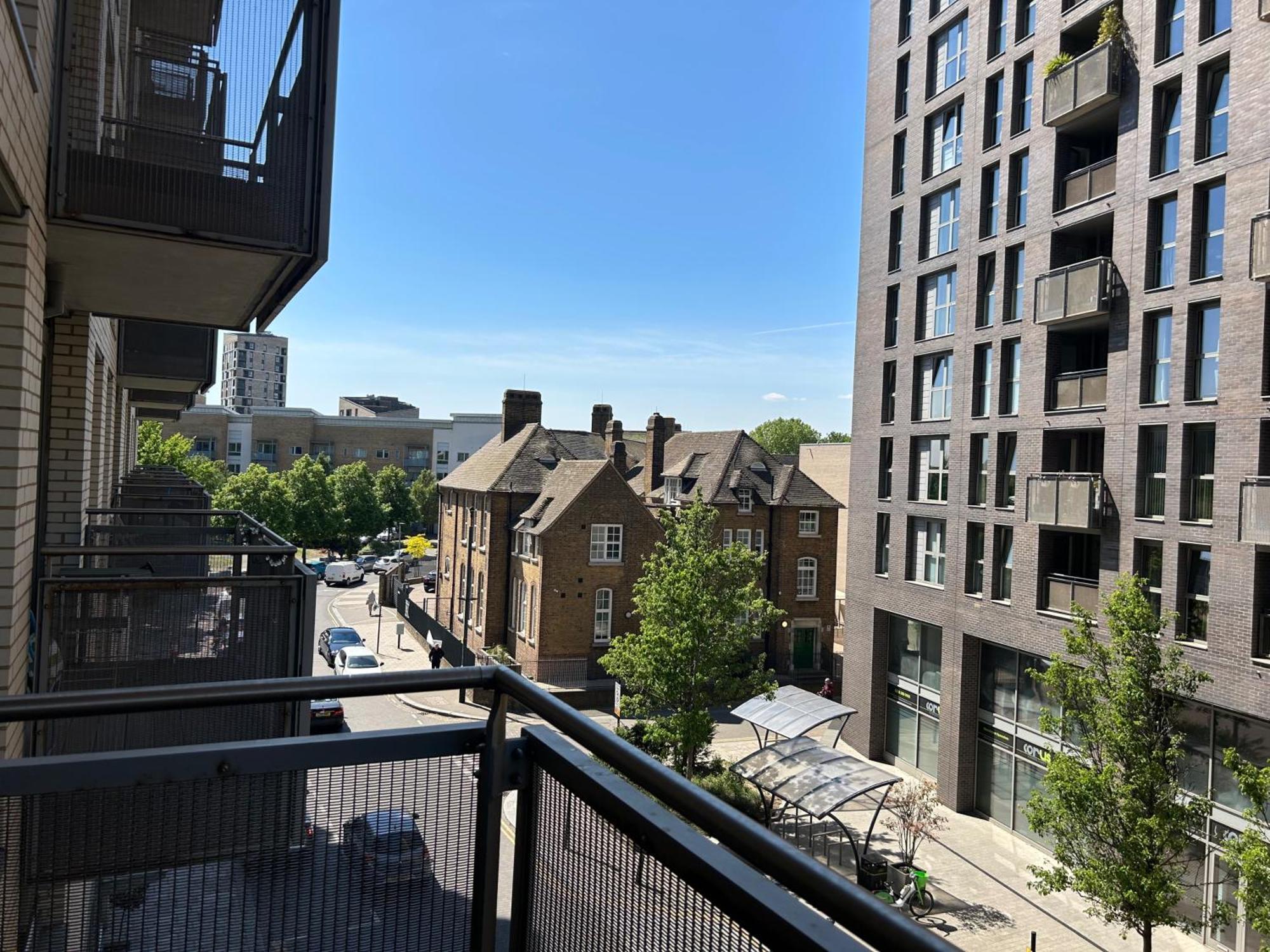 1-bed Sleeps 4 To Shops & Transport * Londres